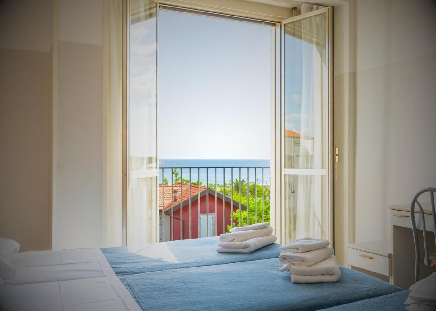 Hotel Selene - Vista Mare Riccione Kültér fotó