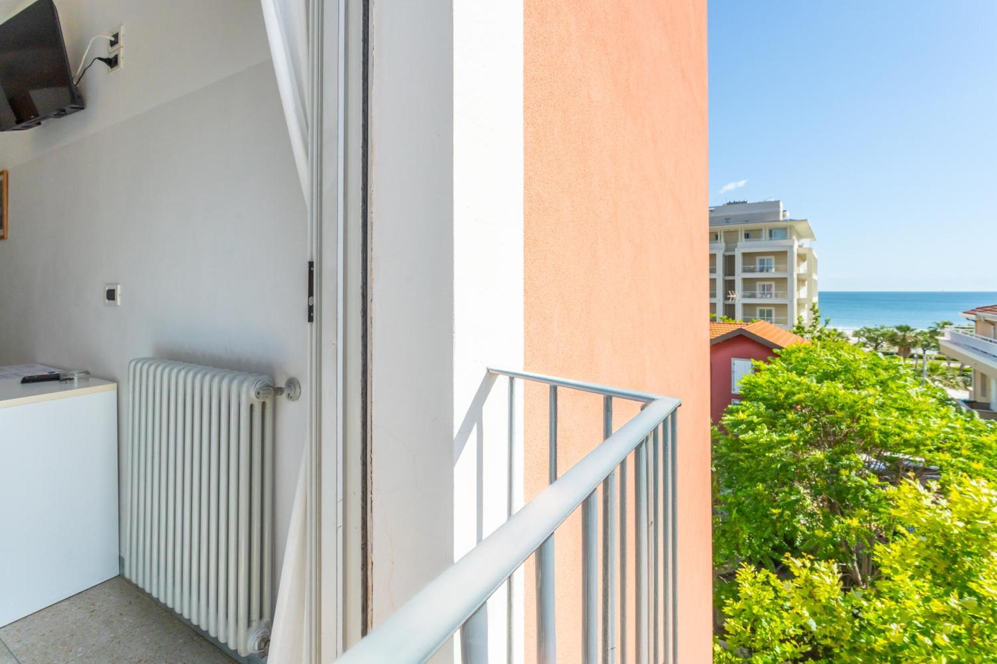 Hotel Selene - Vista Mare Riccione Kültér fotó